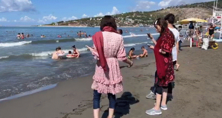 Pas mbërritjes në Shëngjin, afganët dalin shijojnë plazhin