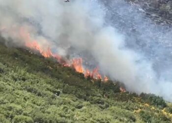 Ndërpritet operacioni i shuarjes së zjarrit në Dukat të Ri, rrezikohet ushtria