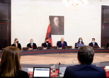 Pas ministrisë se informacionit, tjetër agjenci e “posaçme” në Kryeministri/ Rama në kontroll administratën