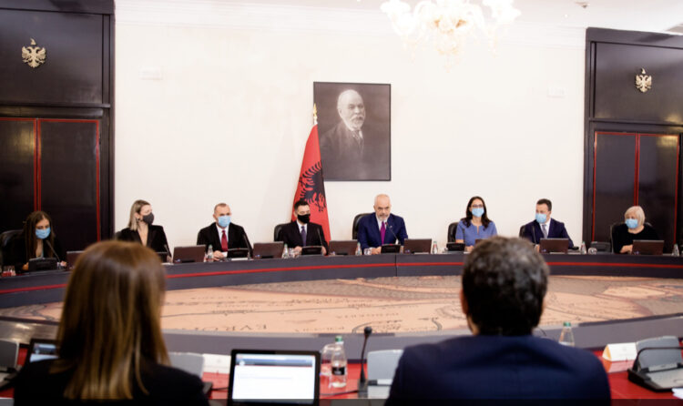 Pas ministrisë se informacionit, tjetër agjenci e “posaçme” në Kryeministri/ Rama në kontroll administratën