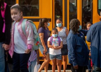 Los Anxhelosi pritet të lejojë vaksinimin e fëmijëve mbi 12 vjeç