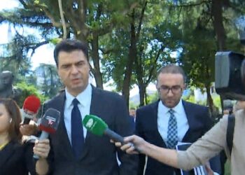 “Votoni kundër Lindita Nikollës si kryeparlamentare”/ Zbulohet vendimi që Basha kërkoi për seancën e orës 17:00