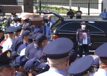 Nisin homazhet për nënkomisarin Saimir Hoxha, trupi do të prehet tek “Varrezat e Dëshmorëve”