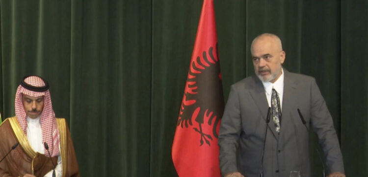 Rama pret në takim Ministrin e Jashtëm të Arabisë Saudite