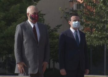 Rama nis vizitën në Prishtinë, pritet me ceremoni shtetërore