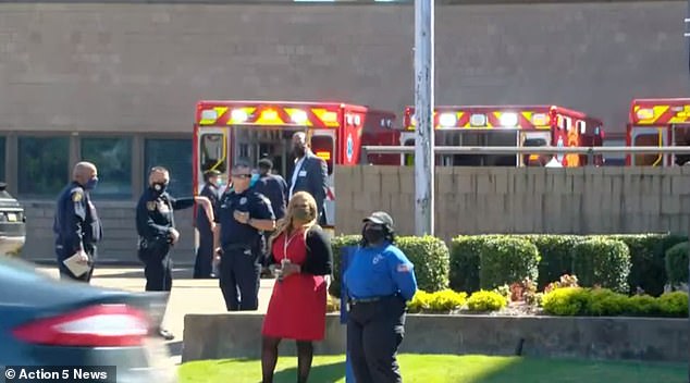 Të shtëna me armë brenda një supermarketi në SHBA, një i vdekur dhe dhjetëra të plagosur