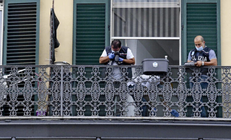E rëndë në Napoli, punonjësi i familjes hedh nga ballkoni 4-vjeçarin