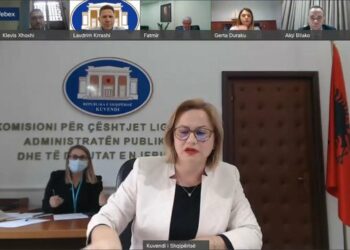 “Të të vijë turp, e paprecedentë”, mbyllet pa filluar Komisioni i Ligjeve, debat mes Klotilda Bushkës dhe Gazment Bardhit