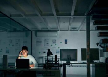 ‘Më të lodhurit’ në botë, vendet që punojnë më shumë orë në vit