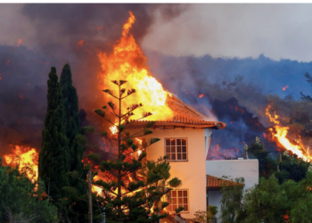 Shpërthen vullkani në Spanjë, llava shkatërron qindra shtëpi