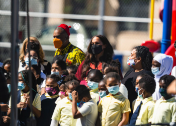 Meghan shfaqet si rrallëherë publikisht, por përballet me kritika të mëdha për veshjen