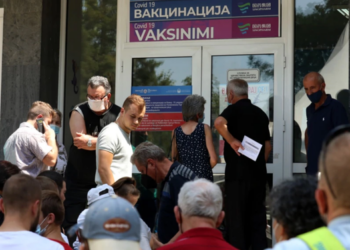 Maqedonia e Veriut nis marrjen e dozës së tretë të vaksinës kundër virusit për grupet e rrezikuara