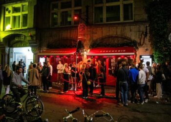 Ç’ndodhi në Danimarkë që janë hequr të gjitha kufizimet e COVID-19?