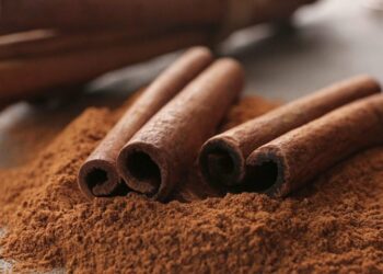 Pse duhet të konsumoni më shumë kanellë në ushqime?