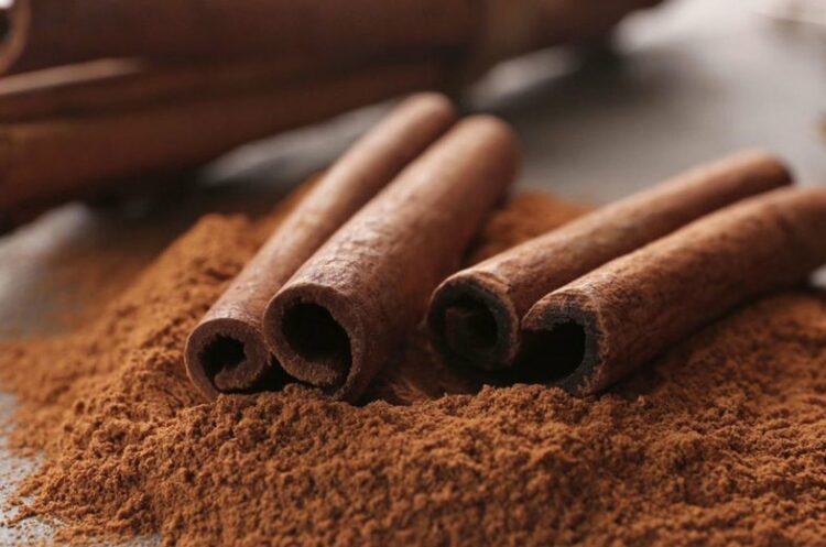 Pse duhet të konsumoni më shumë kanellë në ushqime?