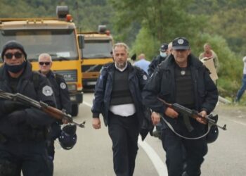 Jarinja dhe Bërnjaku të bllokuara, serbët vendosin zhavorr, arrestohen disa persona