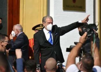 Përjashtimi i Berishës nga grupi parlamentar/ Forumi rinor i PD-së firmos peticionin: Vendimi të shkojë në referendum