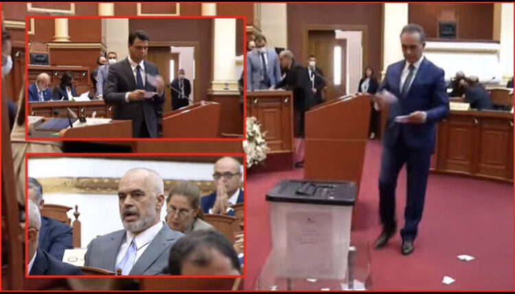 Votimet për Lindita Nikollën! Deputetët e PD grisin fletët dhe i hedhin në tokë