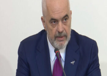 Rama mbledh qeverinë, i njeh me etikën: Ndalohen udhëtimet e luksit dhe dhuratat me vlerë