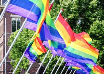 Polonia i jep 10 mijë euro dëmshpërblim nënës, i hoqi kujdestarinë se ishte LGBT