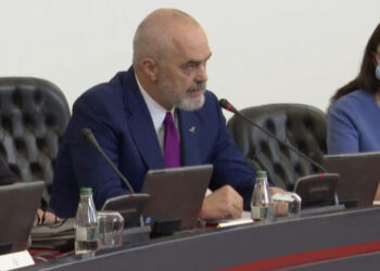 Rama zbulon vendimin e parë të qeverisë: Kur një qytetar ka një hall silluni si të ishte babai juaj