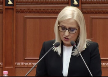 Lindita Nikolla zgjidhet kryetarja e re e Kuvendit, mban fjalimin e parë