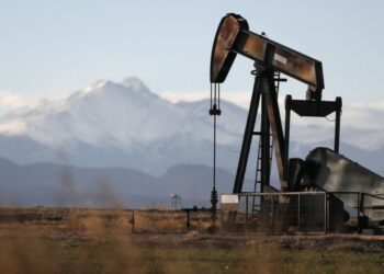 Çmimet e naftës rriten në mbi 80 dollarë për fuçi për herë të parë në tre vjet