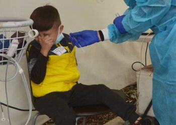 Donte të vaksinohej që të takonte gjyshen por babai nuk e lejonte, 12-vjeçari në Holandë e hedh ne gjyq dhe fiton