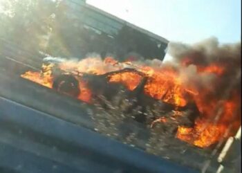 Bie zjarr në Selenicë/ Shkrumbohen gjatë natës dy makina