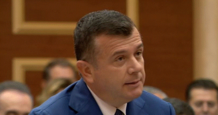 Balla: Në kuvend nuk do të hyjë më asnjë deputet i pavaksinuar
