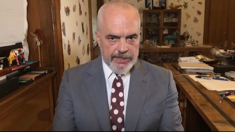 Rama-studentëve: Nëse nuk vaksinoheni, s’ka kthime në auditore