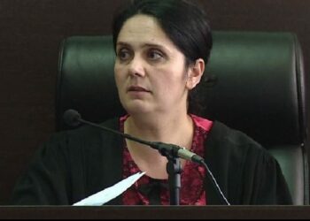 Insiston të dalë nga qelia, Gjykata e Posaçme rrëzon për herë të tetë kërkesën e Enkelejda Hoxhës