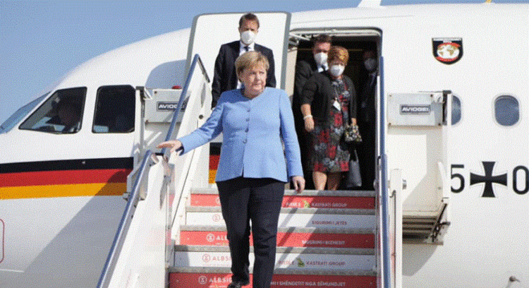 Mbërrin në Rinas kancelarja Angela Merkel