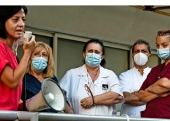 Nuk pranuan të vaksinohen, pezullohen rreth 6 mijë punonjës shëndetësorë në Greqi