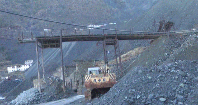 Dy të lënduar në galeritë e kromit në Bulqizë dhe Martanesh