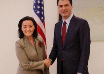 Situata politike në PD, ambasadorja Kim do të takojë Lulzim Bashën