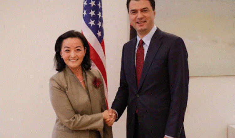 Situata politike në PD, ambasadorja Kim do të takojë Lulzim Bashën