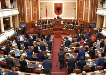 Seanca maratonë/ Pas rreth 20 orësh diskutime, miratohet qeveria “Rama 3”