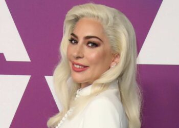 Lady Gaga mund të jetë këngëtarja që do të performojë në hapjen e botërorit