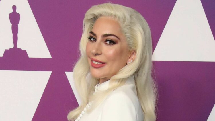 Lady Gaga mund të jetë këngëtarja që do të performojë në hapjen e botërorit