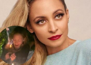 VIDEO për të mos u humbur! Aktores i marrin flakë flokët teksa iu fryn qirinjëve të ditëlindjes