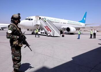 Talebanët bien dakord të lejojnë 200 amerikanë që të largohen nga Kabuli