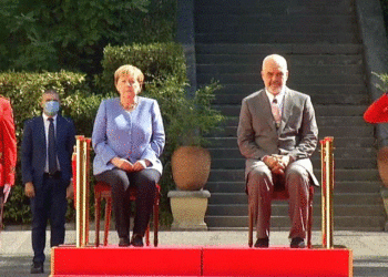Merkel pritet me ceremoni nga Rama te Pallati i Brigadave