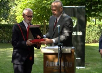 Rama vlerëson Rexhep Qosen me dekoratën “Kordoni i Madh me Yll i Medaljes”