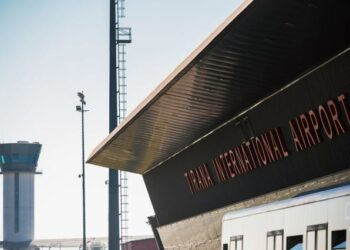 Trafiku i pasagjerëve në Rinas u rrit me 32% në gusht, nga 2019-a; kryesojnë Londra e Milano, preferencë edhe Dubai