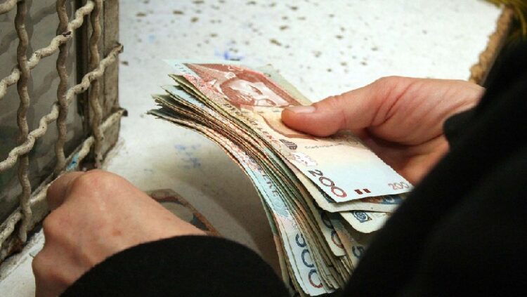 12% e të punësuarve në Shqipëri paguhen nën kufirin e varfërisë 5 USD në ditë