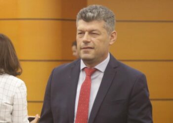 Ndodhej në zyrë me kryebashkiakun e Lushnjës kur u arrestua, KPK shkarkon prokurorin Arben Dyla