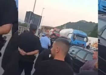 Nuk lejohen të kalojnë në Mal të Zi, përplasje mes qytetarëve dhe policisë në Han të Hotit