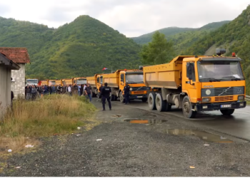 Situata në veri të Kosovës, vazhdojnë sot bisedimet për targat në Bruksel