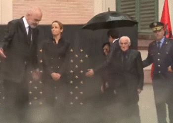 Rama në ceremoninë e vendosjes së yllit për Saimir Hoxhën: Humbje tragjike që shkon përtej familjes